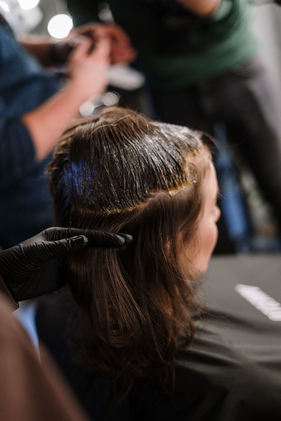Plaukų dažymas – spalvos tepimas Urbanhair salone